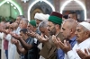 تصویری رپورٹ/ کربلا؛ بین الحرمین میں عید سعید فطر کی نماز کے مناظر<font color=red size=-1>- مشاہدات: 2714</font>